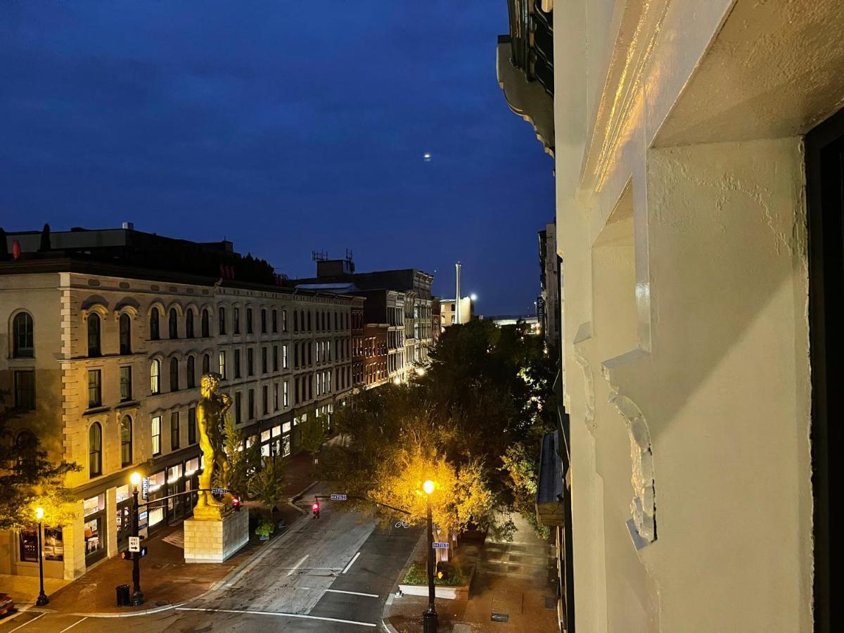 Bluegrass River View! Soak & Savor By Hollyhock Apartment Louisville
